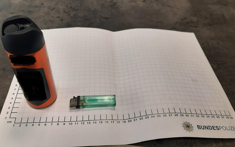 BPOL NRW: Angriff mit Deo und Feuerzeug - Angreifer durch Bundespolizei verhaftet - Foto: presseportal.de BPOL NRW: Angriff mit Deo und Feuerzeug - Angreifer durch Bundespolizei verhaftet - Foto: presseportal.de