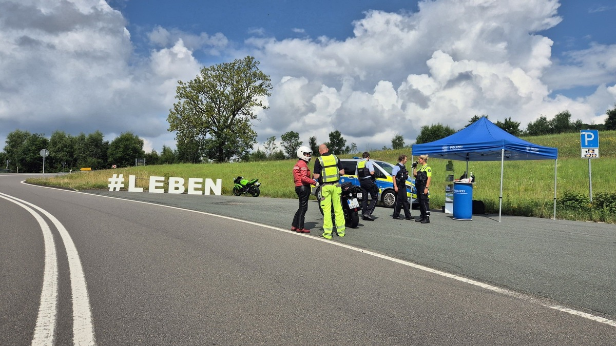 POL-SI: Motorradsonderkontrollen - #LEBEN in der Applauskurve -#polsiwi - Foto: presseportal.de