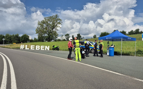 POL-SI: Motorradsonderkontrollen - #LEBEN in der Applauskurve -#polsiwi - Foto: presseportal.de