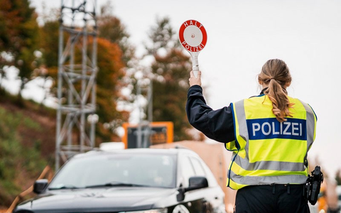 BPOL NRW: Bundespolizei zieht zwei Personen ohne Führerschein aus dem Verkehr - beim Beifahrer wurden noch Betäubungsmittel beschlagnahmt - Foto: presseportal.de