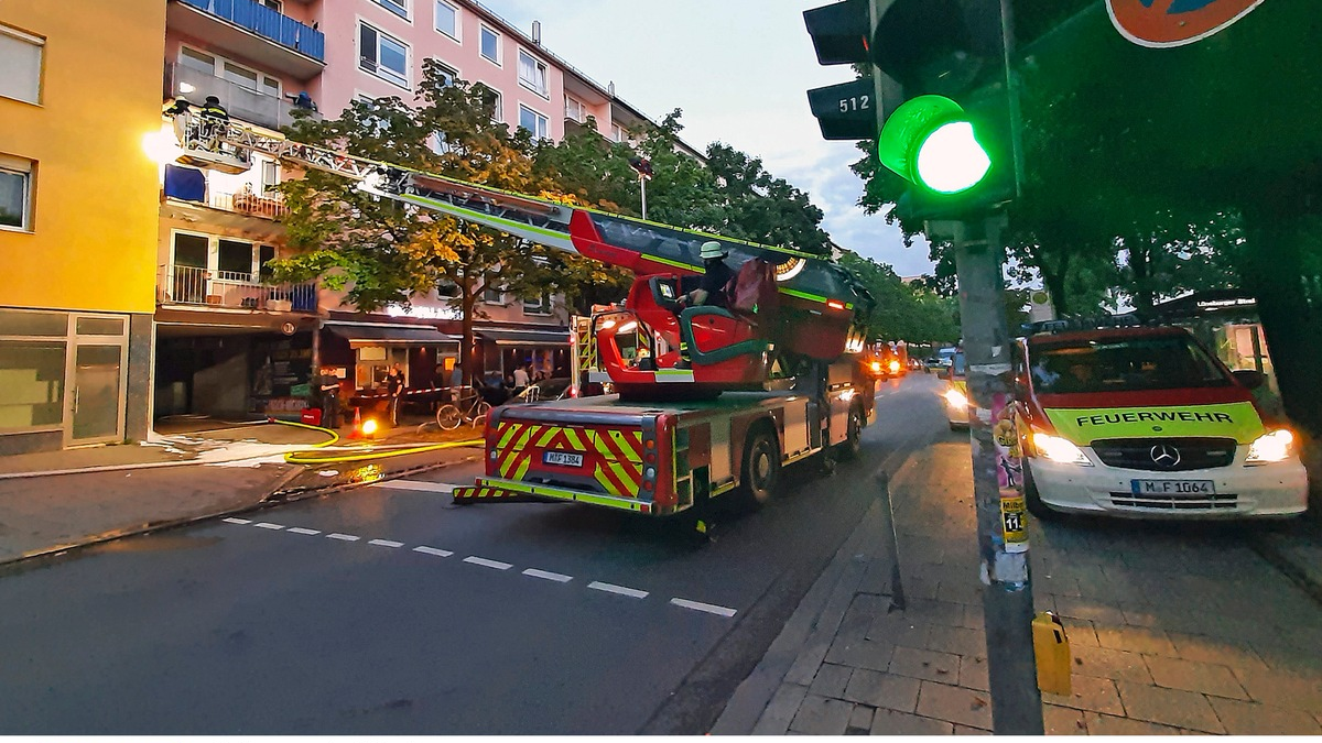 FW-M: Langwierige Brandbekämpfung (Milbertshofen) - Foto: presseportal.de