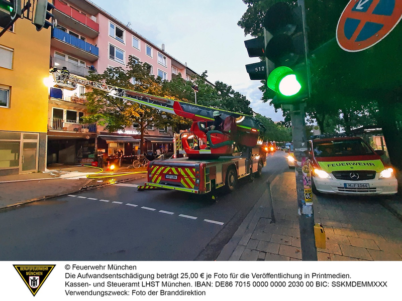 FW-M: Langwierige Brandbekämpfung (Milbertshofen) - Foto: presseportal.de