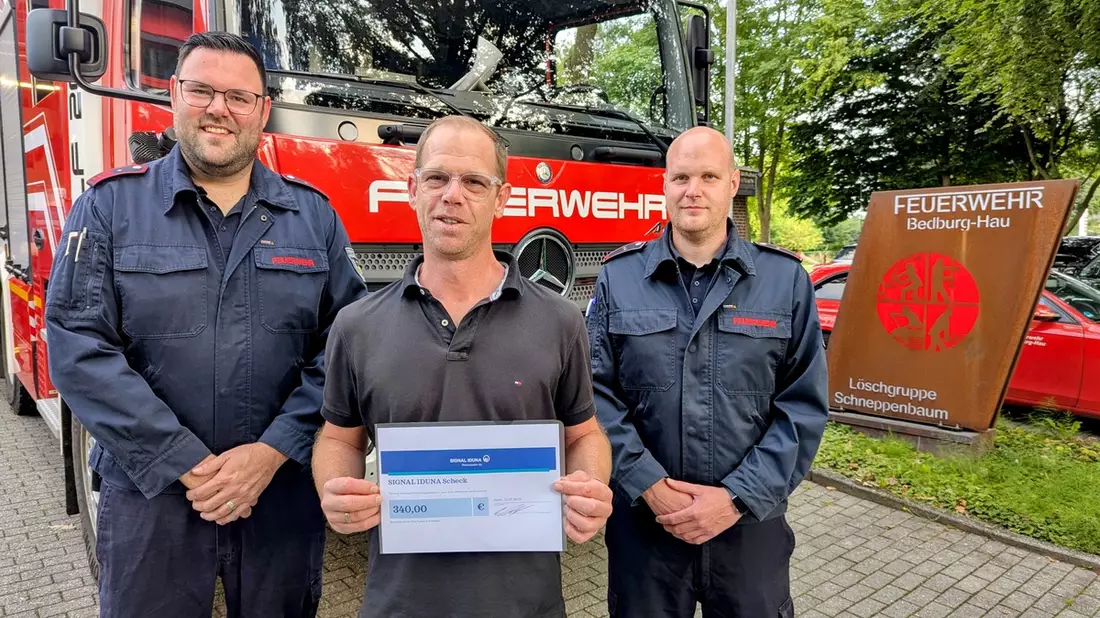 FW-KLE: Dauerspende für die Freiwillige Feuerwehr Bedburg-Hau: Dirk Peekel unterstützt ehrenamtliches Engagement - Bild: presseportal.de