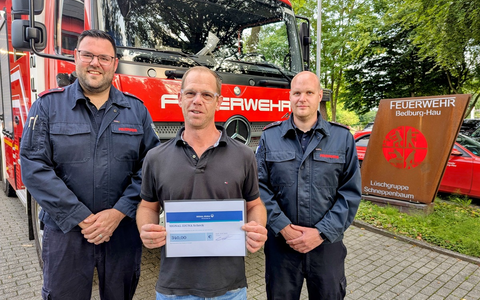FW-KLE: Dauerspende für die Freiwillige Feuerwehr Bedburg-Hau: Dirk Peekel unterstützt ehrenamtliches Engagement - Foto: presseportal.de