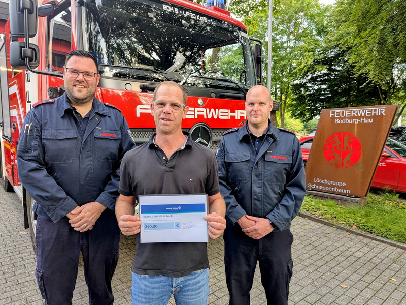 FW-KLE: Dauerspende für die Freiwillige Feuerwehr Bedburg-Hau: Dirk Peekel unterstützt ehrenamtliches Engagement - Foto: presseportal.de
