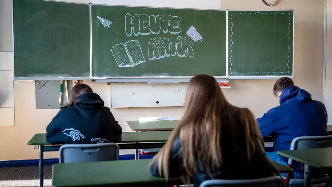 Auf welche Daten oder Entwicklungen sich Lehrerverband und Union dabei genau beziehen, blieb zunächst unklar. (Archivbild) - Bild: Sina Schuldt/dpa