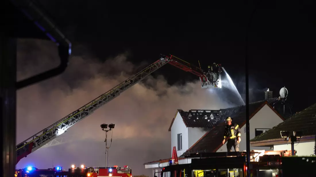 Der Brand in Wächtersbach hatte wegen seines vermeintlich rechtsextremistischen Hintergrunds für überregionales Aufsehen gesorgt. Tatsächlich wollte der pakistanische Brandstifter die Ermittler laut Urteil mit aufgesprühten rassistischen Parolen auf die falsche Fährte lenken. (Archivfoto) - Bild: Marc Webersinn/5vision.news/dpa