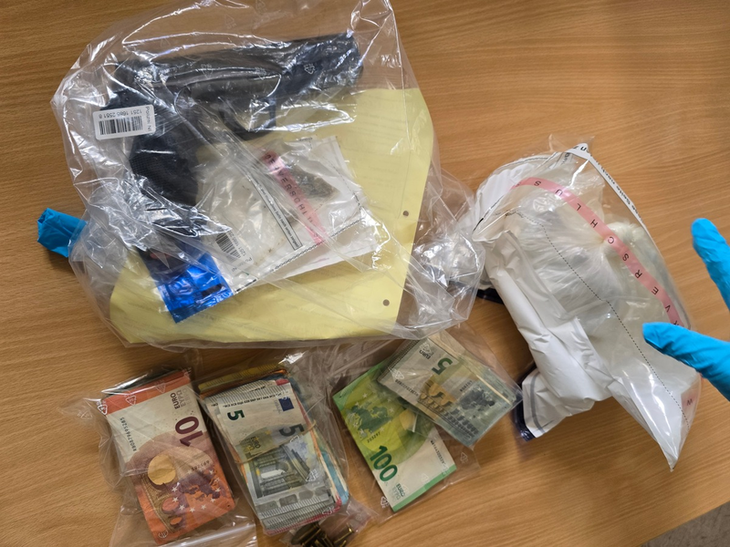 POL-STD: Polizei durchsucht 10 Objekte in Buxtehude - Drogen und Beweismittel sichergestellt, Kupferdiebe auf Stader Baustelle und in Horneburg, Bronzefigur in Stade entwendet, Einbrecher in Buxtehude - Foto: presseportal.de