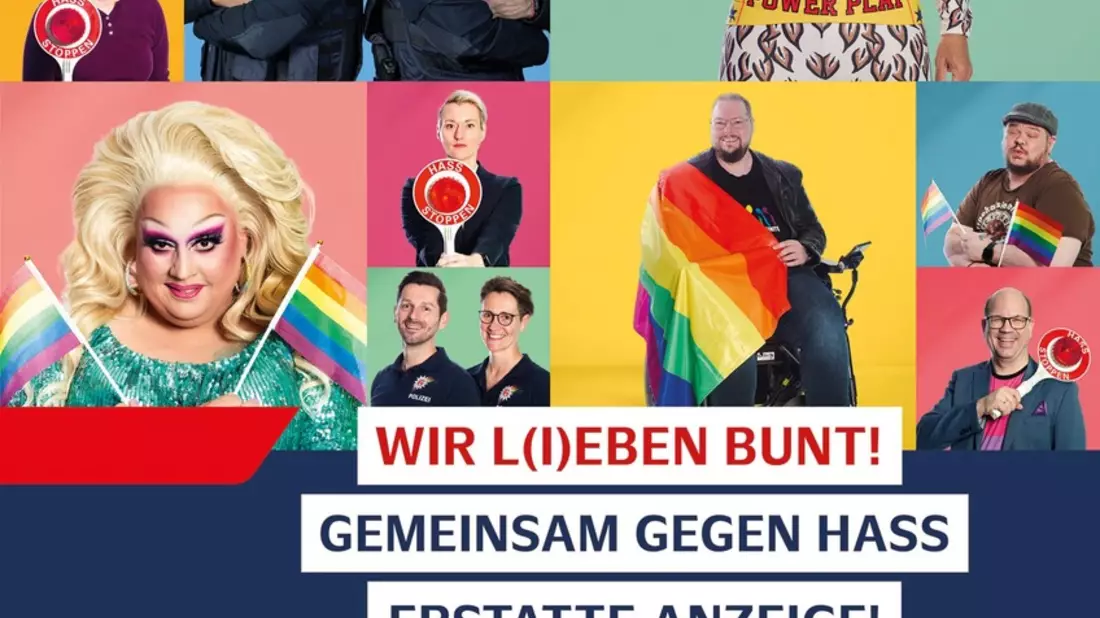POL-HH: 250725-3. Polizei Hamburg hisst Regenbogenflagge und setzt Kampagne gegen queerfeindliche Gewalt mit prominenter Unterstützung fort - Bild: presseportal.de