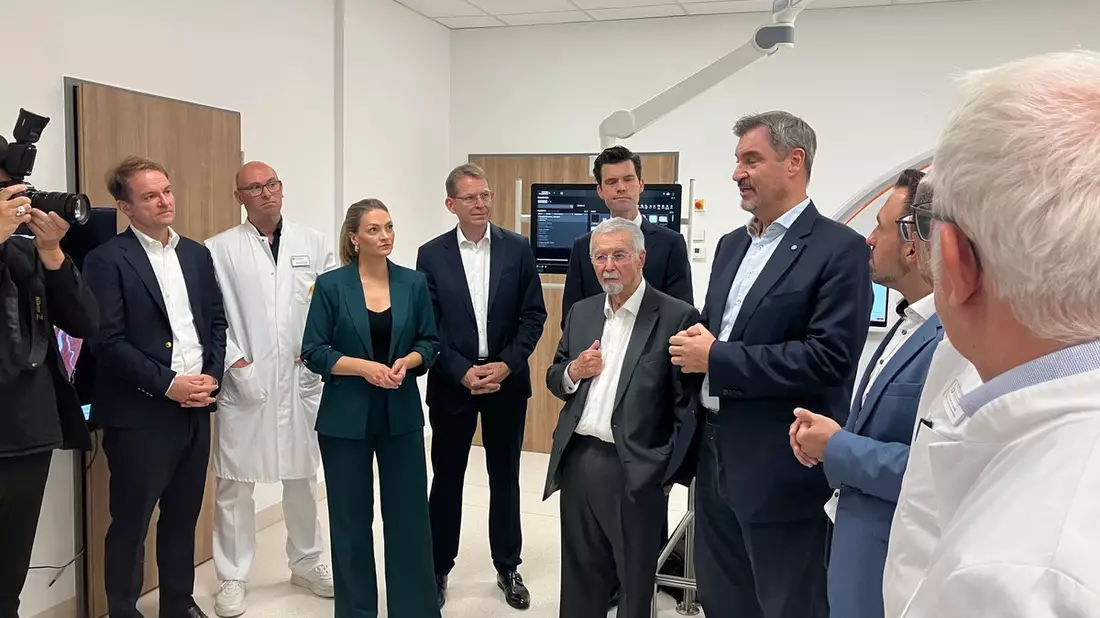 Premiere in Bayern: Neuer Hightech-Computertomograph am Campus Bad Neustadt im Einsatz / Bayerns Ministerpräsident und Gesundheitsministerin besuchen Klinik - Bild: presseportal.de