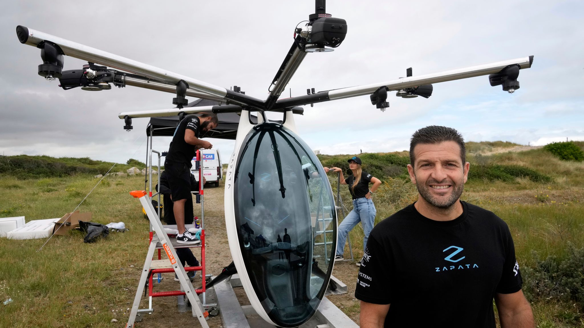 Beim erneuten Versuch, den Ärmelkanal zu überqueren, ist Zapata abgestürzt. - Foto: Michel Euler/AP/dpa