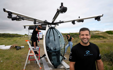 Beim erneuten Versuch, den Ärmelkanal zu überqueren, ist Zapata abgestürzt. - Foto: Michel Euler/AP/dpa