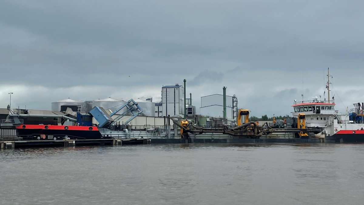 WSPI-OLD: Schiffsunfall im Braker Hafen - glücklicherweise keinen Personenschaden - Foto: presseportal.de
