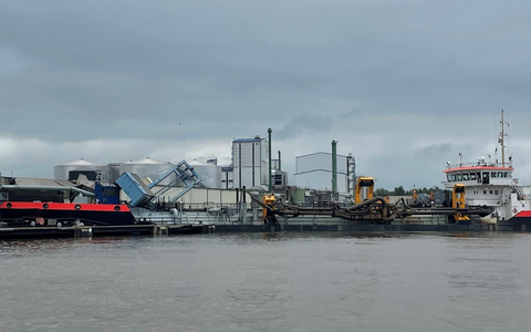 WSPI-OLD: Schiffsunfall im Braker Hafen - glücklicherweise keinen Personenschaden - Foto: presseportal.de