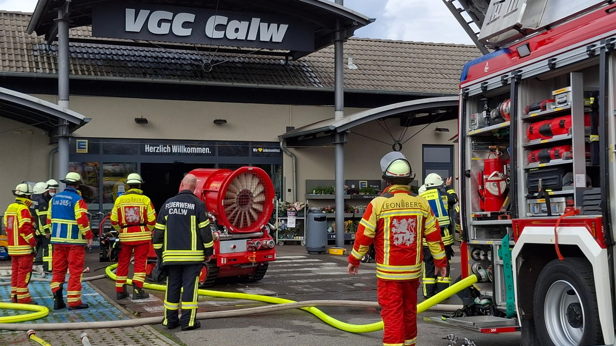 KFV-CW: Leergutautomat in Brand / Einkaufsmarkt evakuiert - Foto: presseportal.de