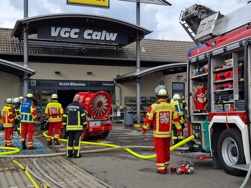 KFV-CW: Leergutautomat in Brand / Einkaufsmarkt evakuiert - Foto: presseportal.de