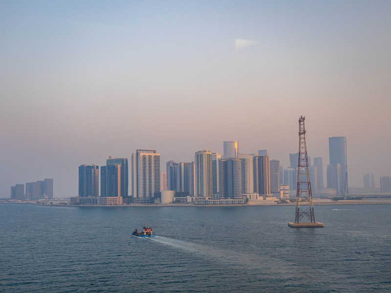 Die Emirate werden zum Sommerziel – auch bei 40 Grad. (Archivbild) - Foto: Sina Schuldt/dpa