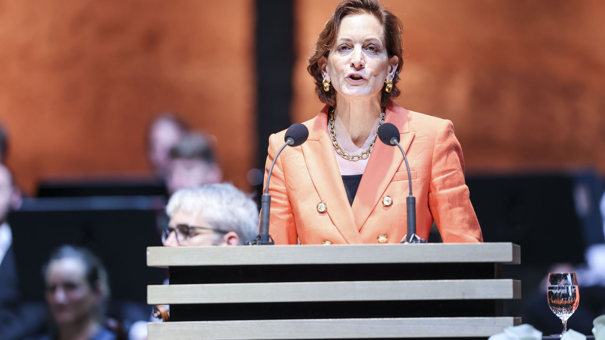 Applebaum sieht die Demokratien massiv in Gefahr. - Foto: Franz Neumayr/Leopold/LAND SALZBURG/dpa