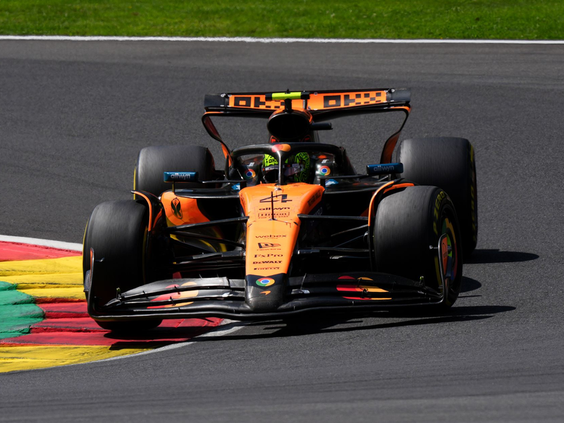 Oscar Piastri von McLaren feiert seinen Sieg. - Foto: Bradley Collyer/PA Wire/dpa