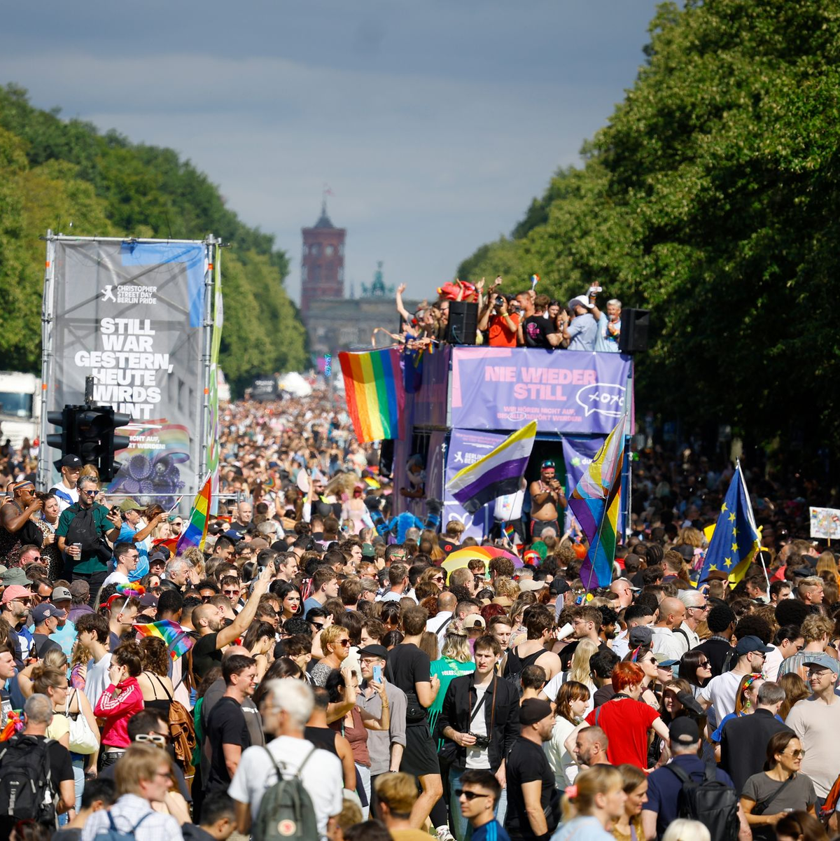 Die Veranstalter rechneten im Vorhinein mit mehreren Hunderttausend Teilnehmern. - Foto: Carsten Koall/dpa