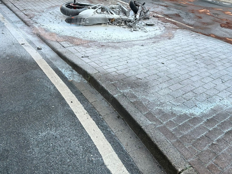 FW-EN: Motorradfahrer verletzt bei Unfall Zweirad fängt Feuer - Foto: presseportal.de