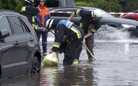 Die Feuerwehr in Nürnberg wurde zu einer Vielzahl von Einsätzen gerufen. - Foto: Bernd März/extremwetter.tv/dpa