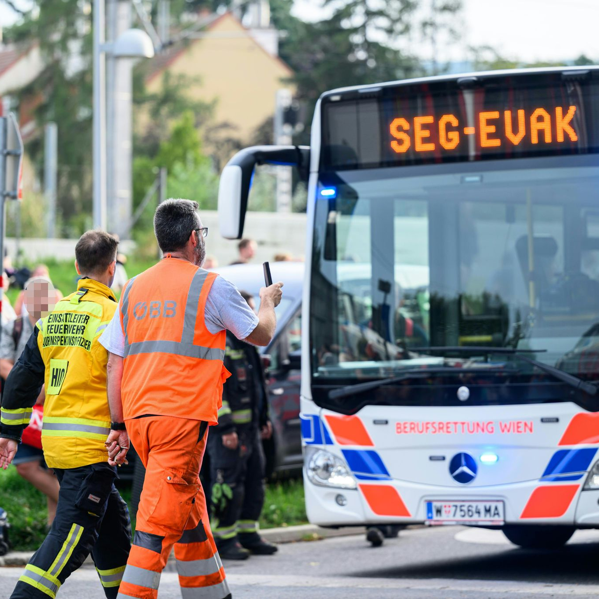 Das Problem sei der Zug, nicht der Tunnel gewesen, teilte ein Sprecher der österreichischen Bahnen ÖBB mit. - Foto: Max Slovencik/APA/dpa
