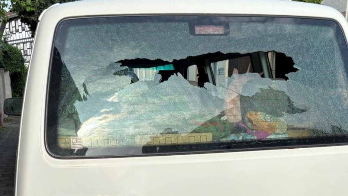 POL-PDLD: Heckscheibe eingeschlagen - Foto: presseportal.de