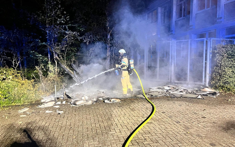 FW-GL: Zwei nächtliche Einsätze für die Feuerwehr Bergisch Gladbach - Mülltonnenbrand und Kabelbrand in Bürogebäude - Foto: presseportal.de
