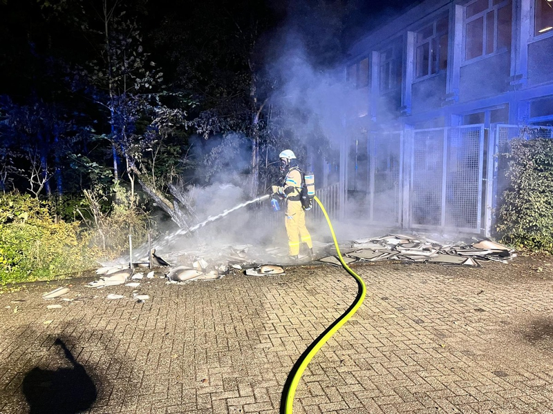 FW-GL: Zwei nächtliche Einsätze für die Feuerwehr Bergisch Gladbach - Mülltonnenbrand und Kabelbrand in Bürogebäude - Foto: presseportal.de