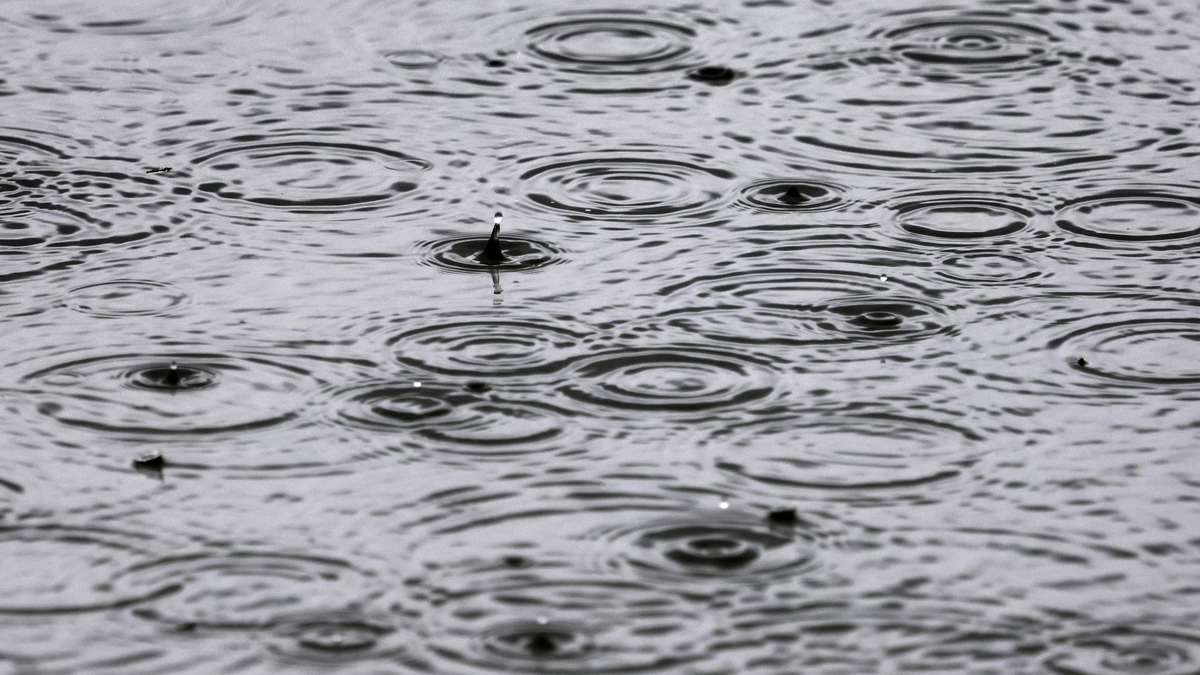 Mancherorts soll so viel Regen fallen wie sonst in einem Monat. (Archivbild) - Foto: Karl-Josef Hildenbrand/dpa