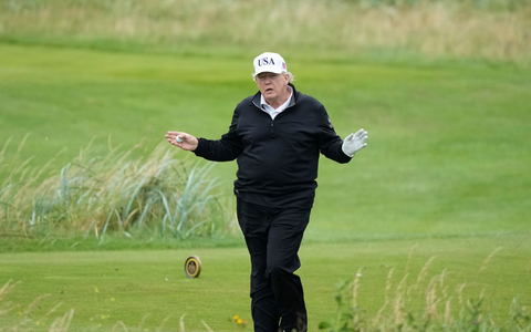 Die Chancen auf einen Deal beziffert Trump auf 50:50- - Foto: Alastair Grant/AP/dpa