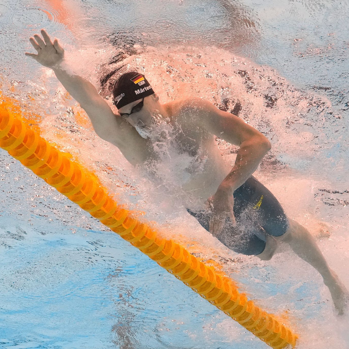 Lukas Märtens setzte sich in einem hoch spannenden Rennen durch. - Foto: Lee Jin-man/AP/dpa