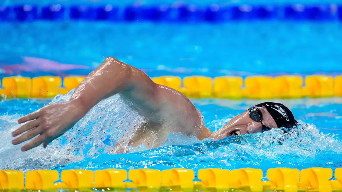 Lukas Märtens hat WM-Gold über 400 Meter Freistil gewonnen. - Bild: Vincent Thian/AP/dpa