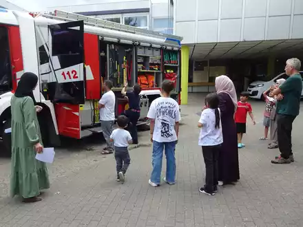 FW-KA: Die Feuerwehr stellt sich vor - denn die Feuerwehr ist für Alle da - Foto: presseportal.de