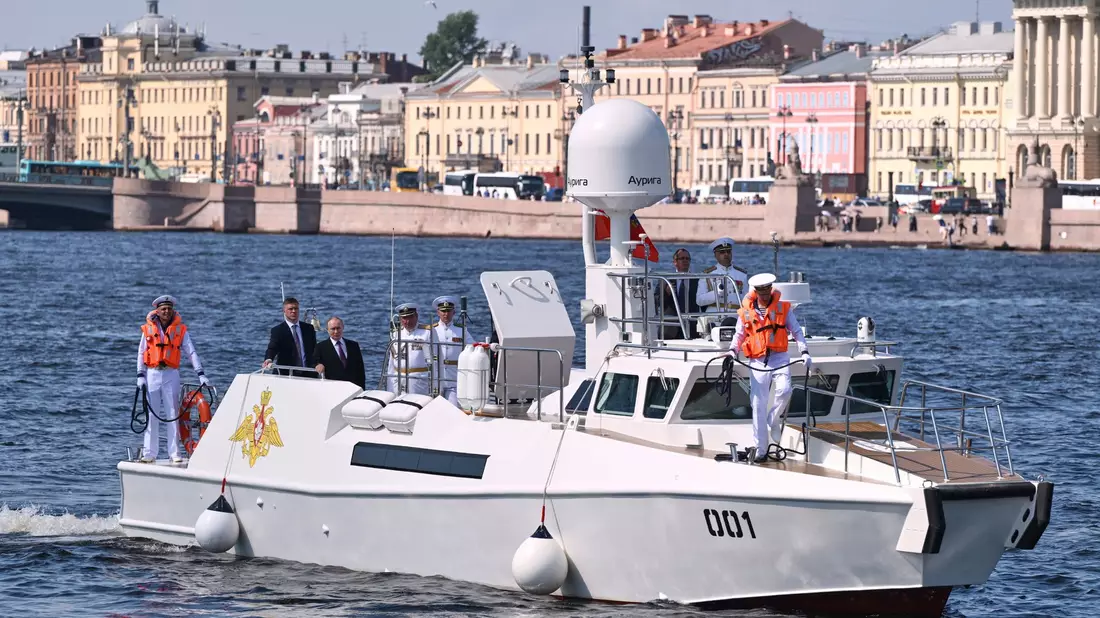 Putin besucht eine Übung der russischen Kriegsmarine. - Bild: Alexei Danichev/Pool Sputnik Kremlin/AP/dpa