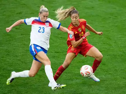 Elfmeterkillerin: Hannah Hampton. - Foto: Michael Probst/AP/dpa