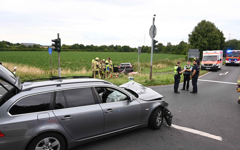 FW Pulheim: Pulheim-Stommeln - Kollision im Kreuzungsbereich - Foto: presseportal.de
