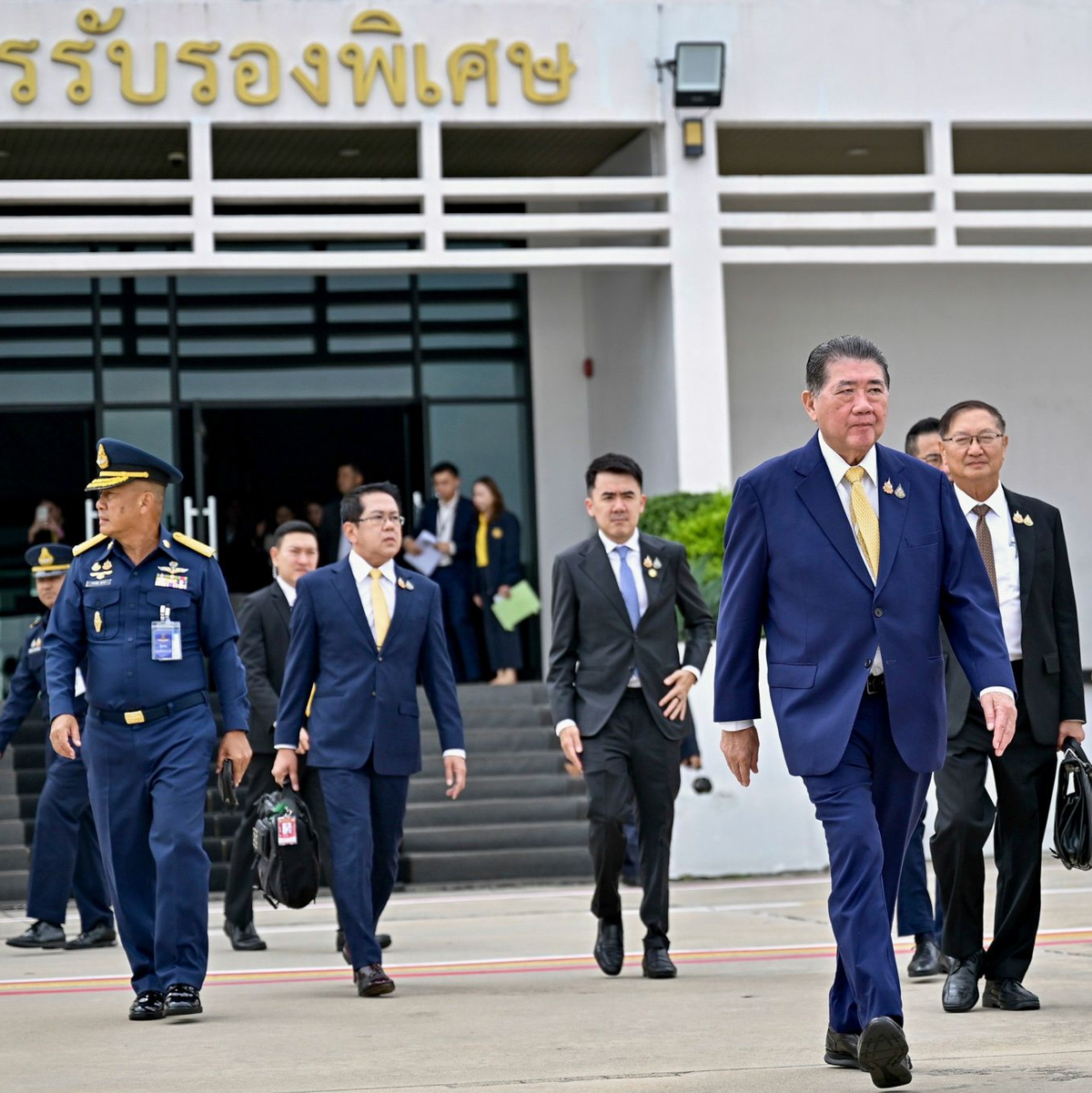 Thailands Übergangsministerpräsident Phumtham Wechayachai flog am Morgen nach Malaysia ab.  - Foto: Uncredited/The Government Spokesman Office/AP/dpa