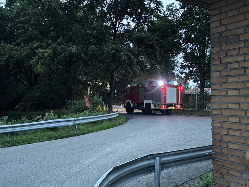 FW Flotwedel: Ölfilm auf der Aller - Leckgeschlagener Hydraulikzylinder sorgt für Feuerwehreinsatz - Foto: presseportal.de