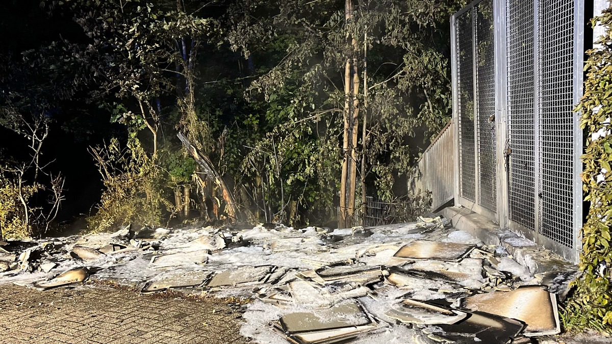POL-RBK: Bergisch Gladbach - Zeugen nach Mülltonnenbrand auf Schulgelände gesucht - Foto: presseportal.de