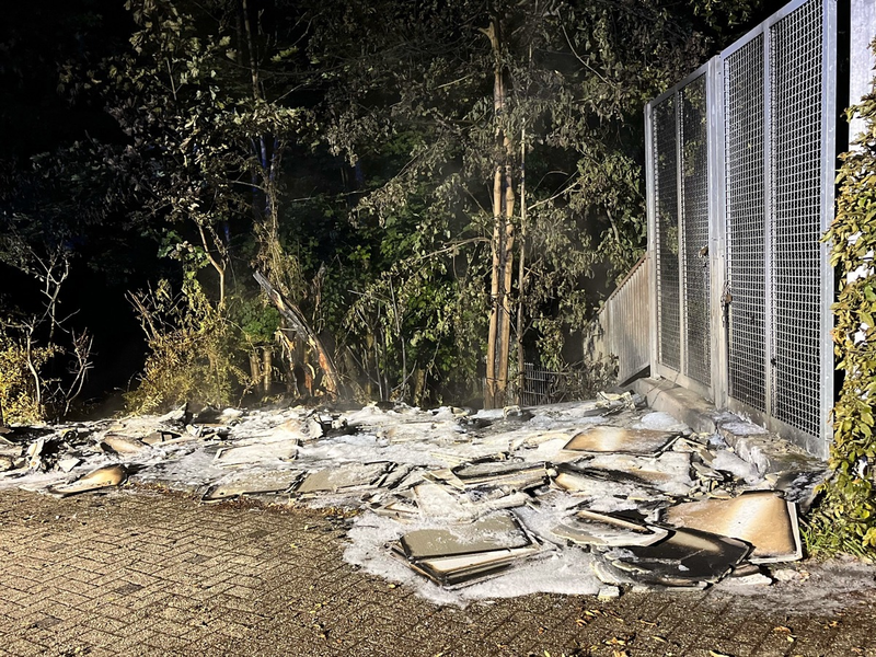 POL-RBK: Bergisch Gladbach - Zeugen nach Mülltonnenbrand auf Schulgelände gesucht - Foto: presseportal.de