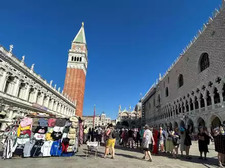 Aus Hotels in Venedig und anderen italienischen Städten wurden die Daten von Ausweisdokumenten geklaut. (Foto: Archiv) - Foto: Christoph Sator/dpa