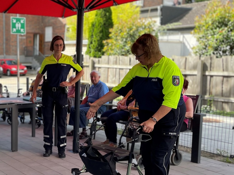 POL-DN: Mobil mit Rollator - Aber sicher! - Foto: presseportal.de