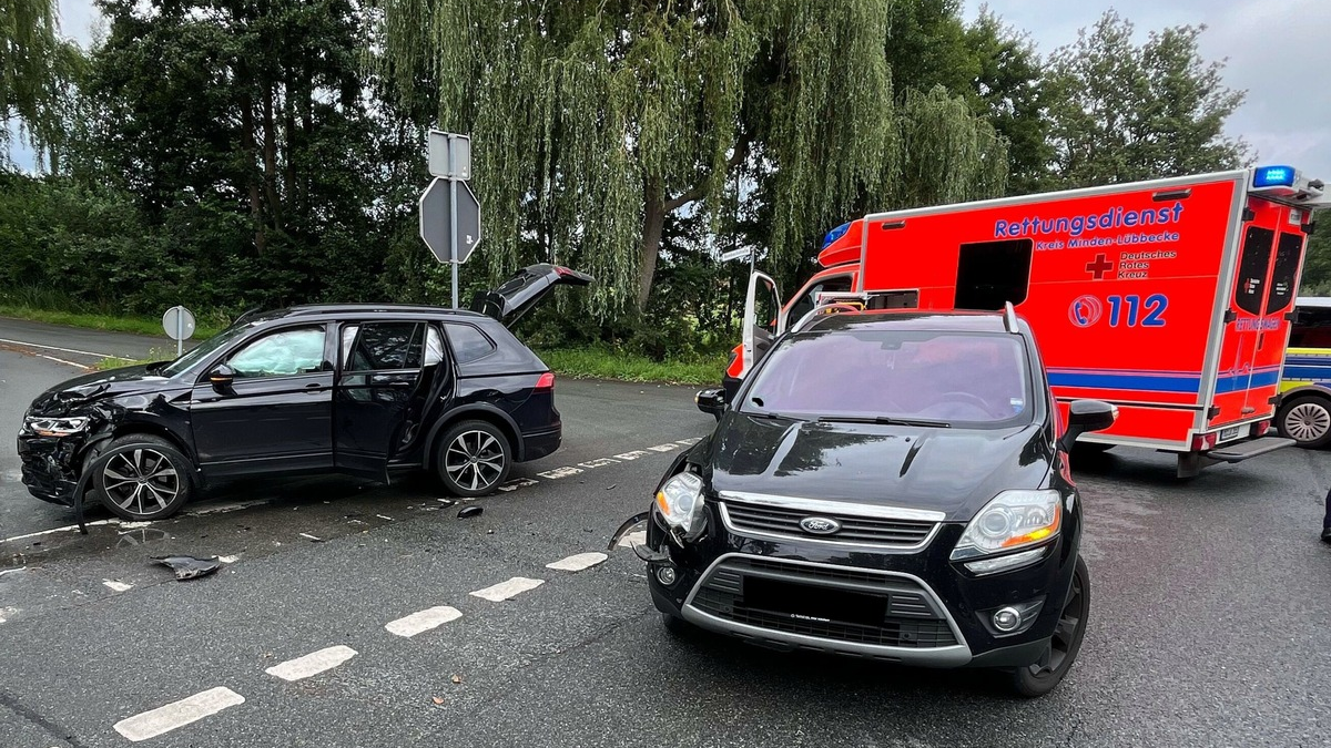 POL-MI: Drei Verletzte bei Abbiegeunfall - Foto: presseportal.de