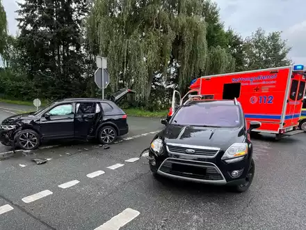 POL-MI: Drei Verletzte bei Abbiegeunfall - Foto: presseportal.de