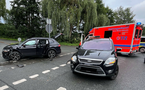 POL-MI: Drei Verletzte bei Abbiegeunfall - Foto: presseportal.de