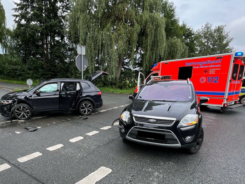 POL-MI: Drei Verletzte bei Abbiegeunfall - Foto: presseportal.de