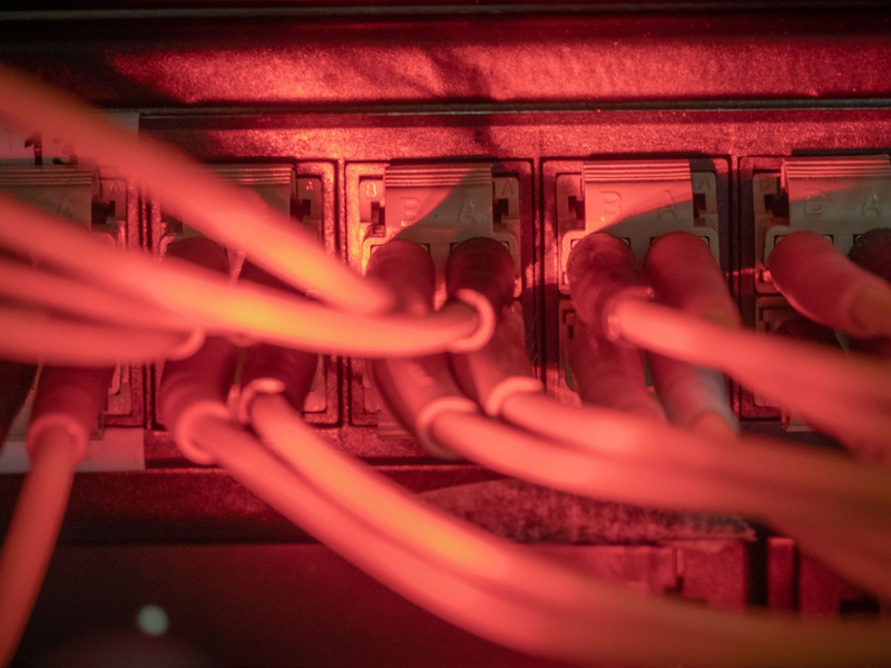 Proukrainische Hacker reklamieren für sich, die IT-System der größten russischen Fluggesellschaft Aeroflot durch einen Angriff lahmgelegt zu haben. (Symbolbild) - Foto: Michael Kappeler/dpa