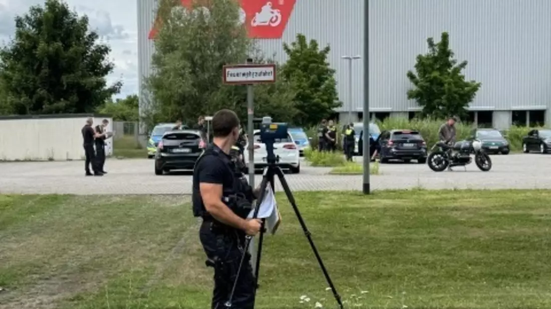 POL-NE: Polizei kontrolliert Tuner-Raser-Poser-Szene - Bild: presseportal.de